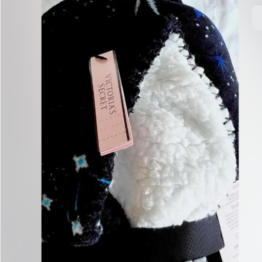 Rare & NWT Victoria’s Secret Galaxy Celestial Sherpa Throw Blanket - Picture 9 of 12